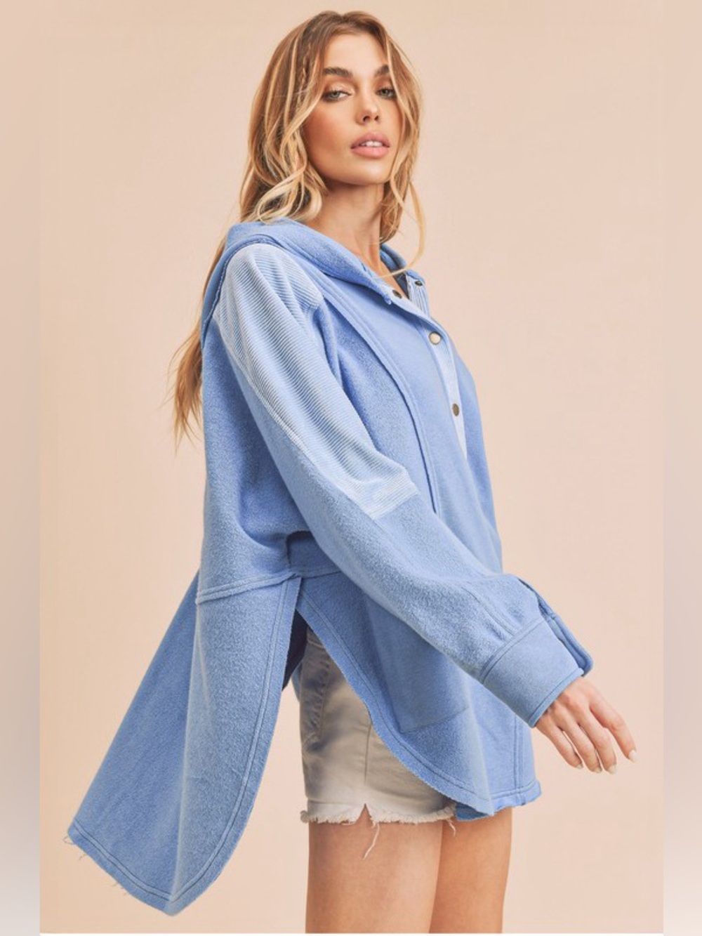 Aemi + Co Blue Hooded Oversized Button-Front Pullover Small